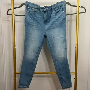 NWT Blue Midfit Super Skinny Blue Jeans